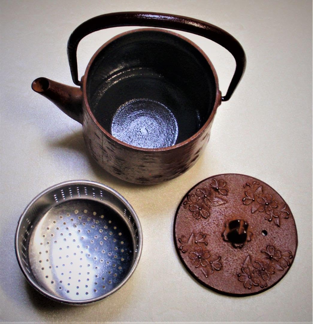 【美品未使用】南部鉄器 盛栄堂 急須＆茶托5枚セット 桜皮寸筒 検査証・しおり付 Amazon.co.jp: レトロ 南部鉄器 盛栄堂 鉄急須桜皮寸筒 茶托5客セット